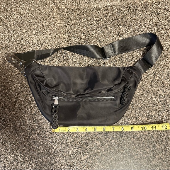 Nylon Women’s Crossbody Bum Bag NWOT - Picture 5 of 7